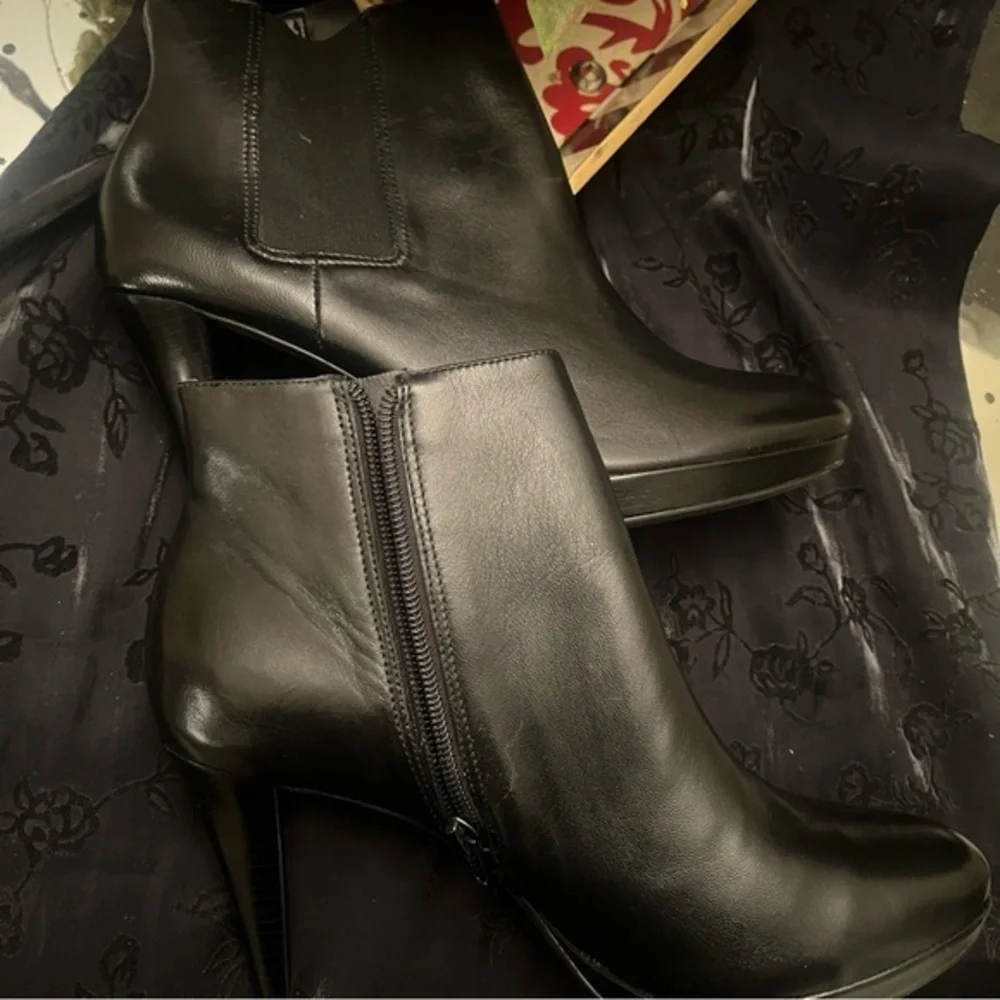 Antonio Melani Women's 9M Black Leather Heels Boots